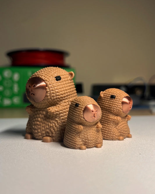 Figura 3D Familia Capybara – Set de 3 (mamá + 2 hijos)